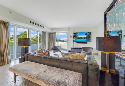 The Sagamore Hotel South Beach — hotel room