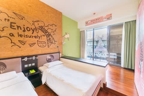 Y Loft Youth Square — hotel room