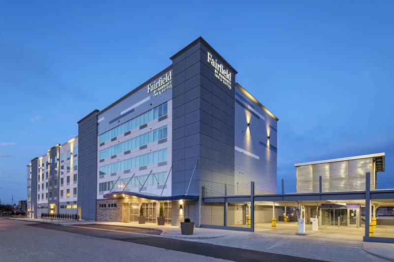 Fairfield Inn and Suites by Marriott St Louis Downtown — building