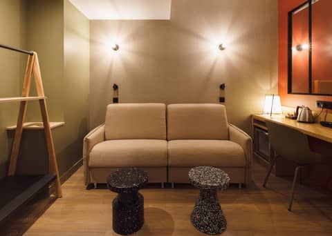 Hôtel de Noailles — hotel room