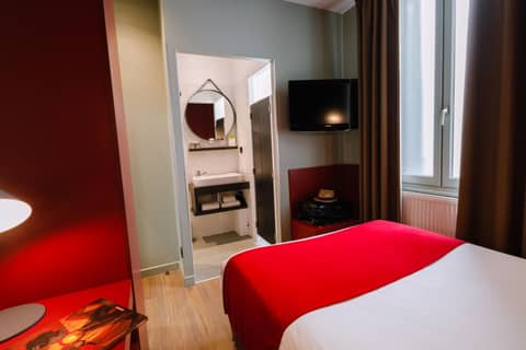 Hôtel de Noailles — hotel room