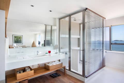 JANEIRO Hotel — bathroom