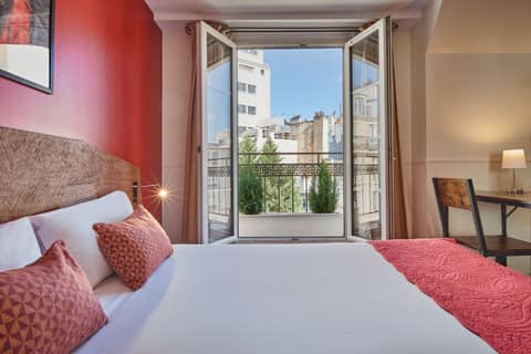 Posy Hotel by Happyculture — hotel room