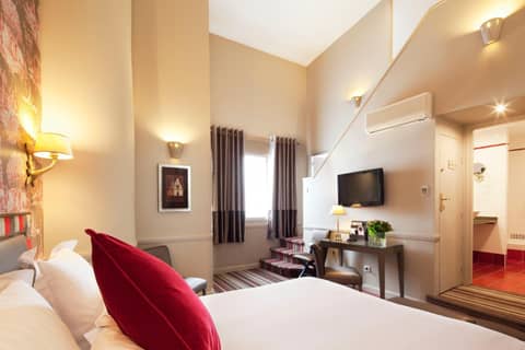 Hôtel des Comédies — hotel room