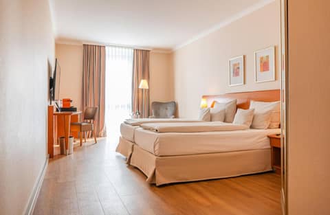 PhiLeRo Hotel Köln — hotel room