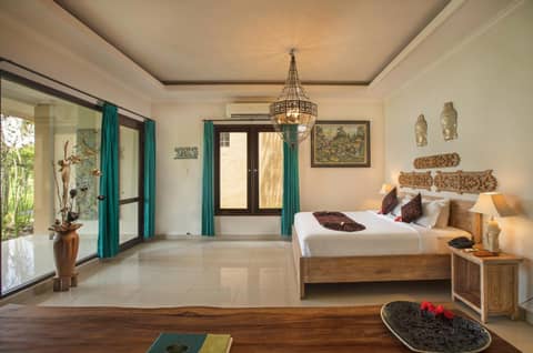 Green Field Hotel and Restaurant — hotel room