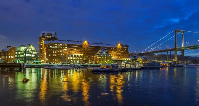 Quality Hotel Waterfront — building