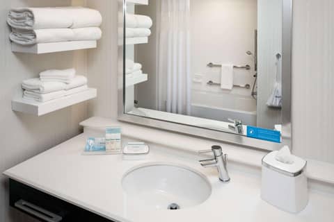 Hampton Inn & Suites by Hilton Seattle/Northgate — photo 2