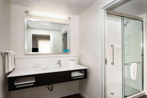 Hampton Inn & Suites by Hilton Seattle/Northgate — photo 3