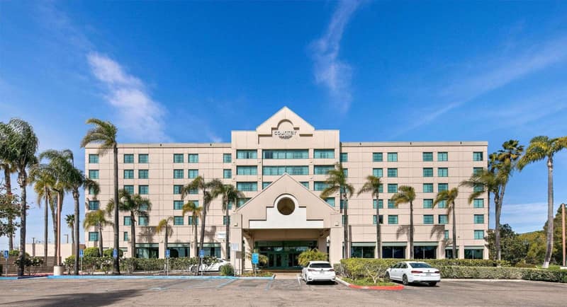 Country Inn & Suites by Radisson, San Diego North, CA — building