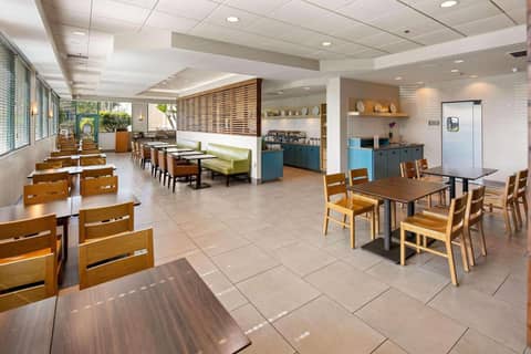 Country Inn & Suites by Radisson, San Diego North, CA — photo 2