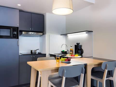 Aparthotel Adagio access München City Olympiapark — kitchen