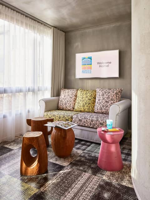 Mama Shelter Marseille — lounge