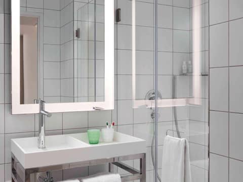 Mama Shelter Marseille — bathroom