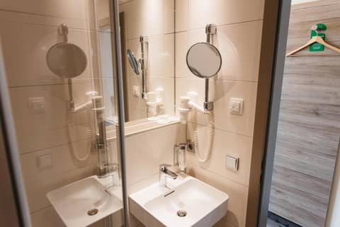 Hotel Sion — bathroom