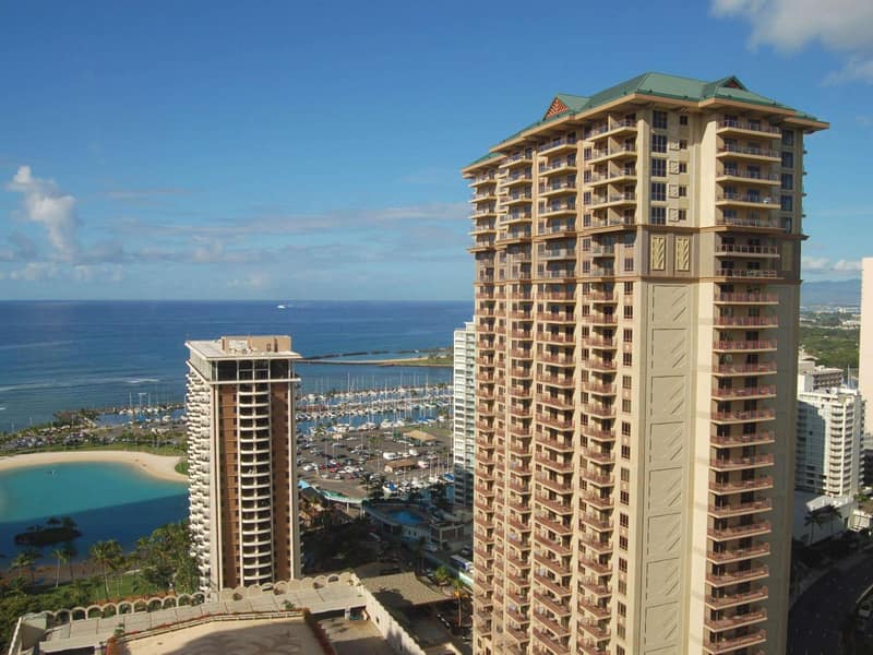 Hilton Grand Vacations Club Grand Waikikian Honolulu — building