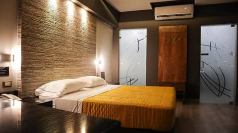 Hotel Myst. — hotel room