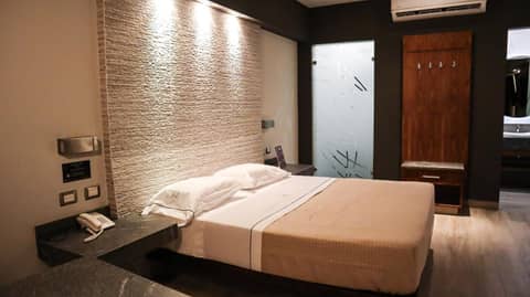 Hotel Myst. — hotel room