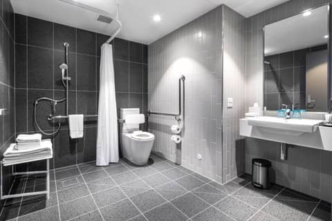 Holiday Inn Express Melbourne Little Collins by IHG — photo 4