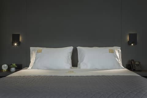 Royalty Hotel Athens — bedroom