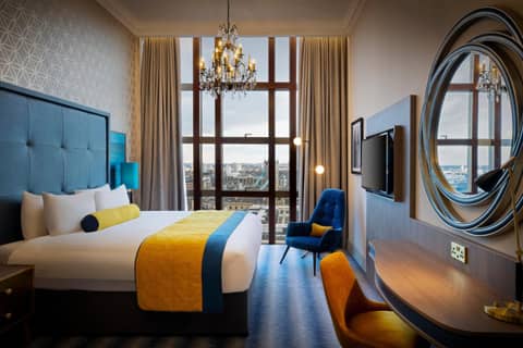 Leonardo Royal Hotel London City - Tower of London — hotel room