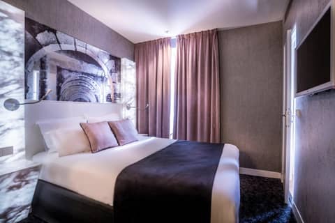 Hotel Marais Grands Boulevards — hotel room