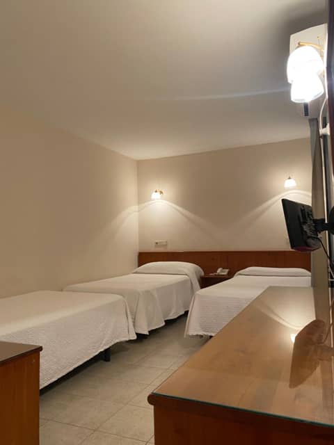 Hostal Blayet - Hostal Automatizado — photo 3