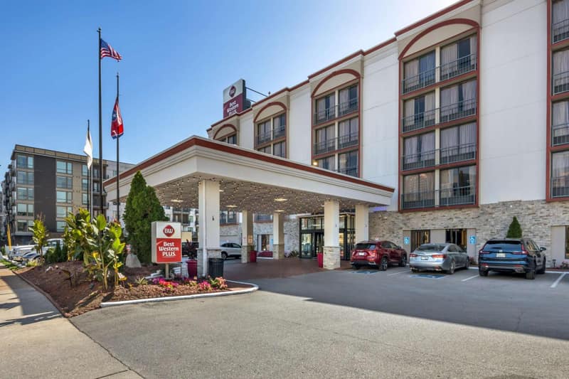 Best Western Downtown PLUS Music Row — building