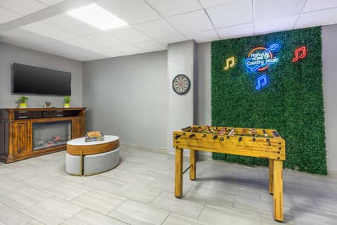 Best Western Downtown PLUS Music Row — activities & amenities