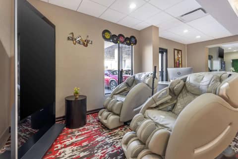 Best Western Downtown PLUS Music Row — activities & amenities