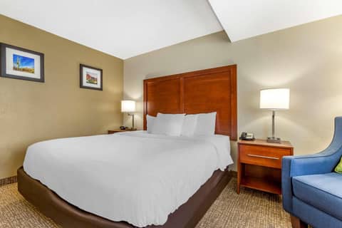 Comfort Inn & Suites Phoenix North - Deer Valley — photo 2