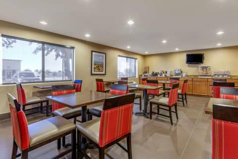 Comfort Inn & Suites Phoenix North - Deer Valley — photo 7