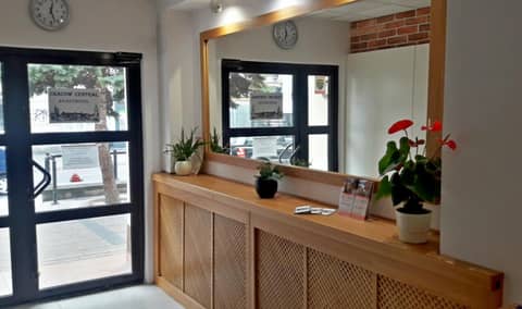 Cracow Central Aparthotel — recepcion & lobby