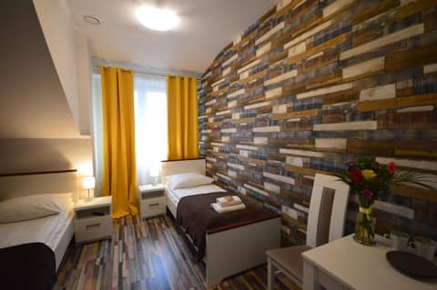 Cracow Central Aparthotel — hotel room