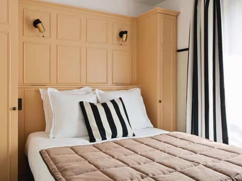 New Hotel Lafayette — hotel room