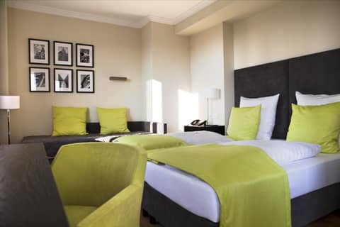 Hotel Hamburger Hof — hotel room