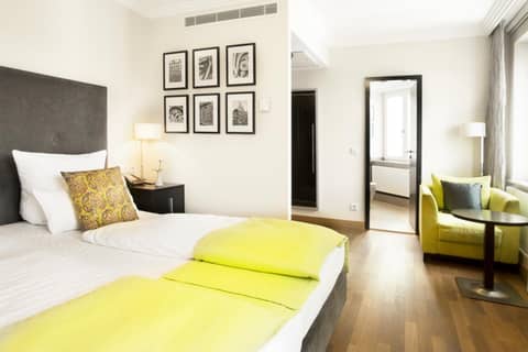 Hotel Hamburger Hof — hotel room