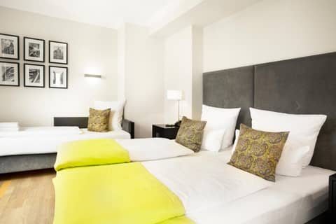Hotel Hamburger Hof — hotel room