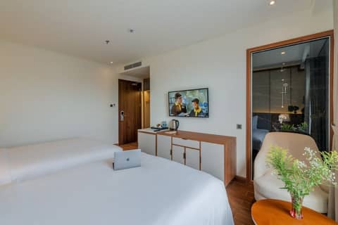 The Tahiti Beach Hotel — hotel room