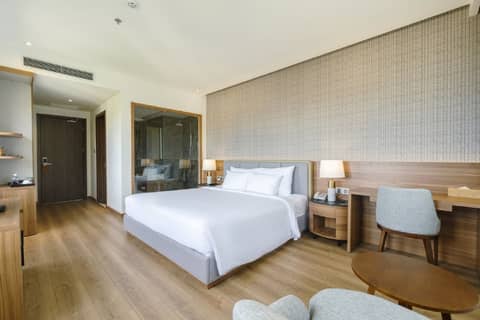 The Tahiti Beach Hotel — hotel room
