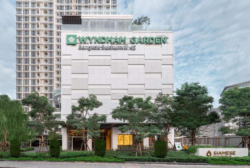 Wyndham Garden Bangkok Sukhumvit 42 — building