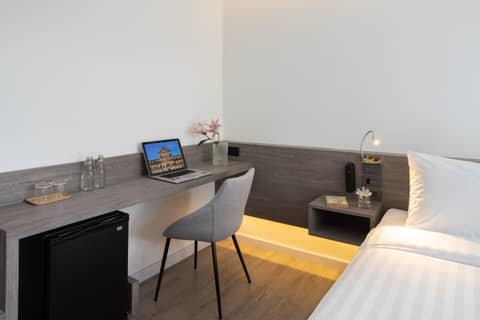 Amarin Hotel Rama 8 — photo 2