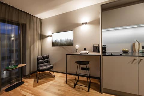 ipartment Frankfurt Airport — hotel room