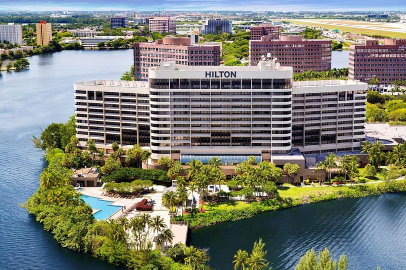 Hilton Miami Airport Blue Lagoon — building
