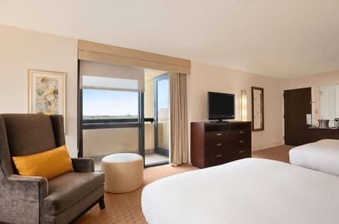 Hilton Miami Airport Blue Lagoon — photo 8