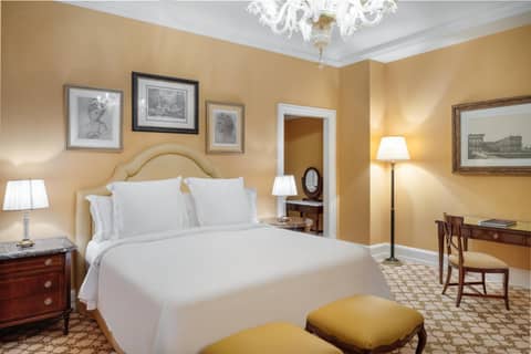 Four Seasons Hotel Firenze — hotel room