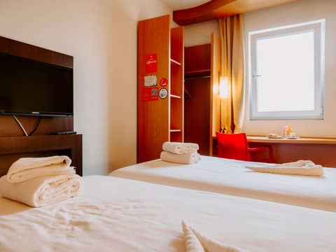 Ibis Sofia Airport Hotel — hotel room