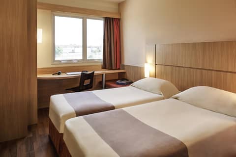 Ibis Sofia Airport Hotel — hotel room