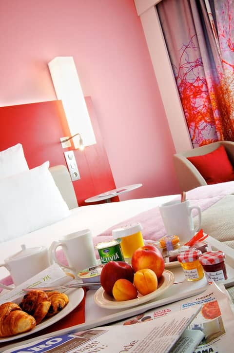 Mercure Paris Montmartre Sacré Coeur — hotel room