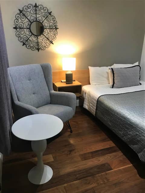 Touchstone Hotel - City Center — hotel room